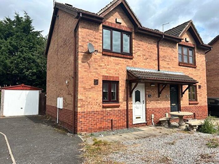 2 Bedroom Semi-Detached House To Rent In Rolston Close, Hull, HU9