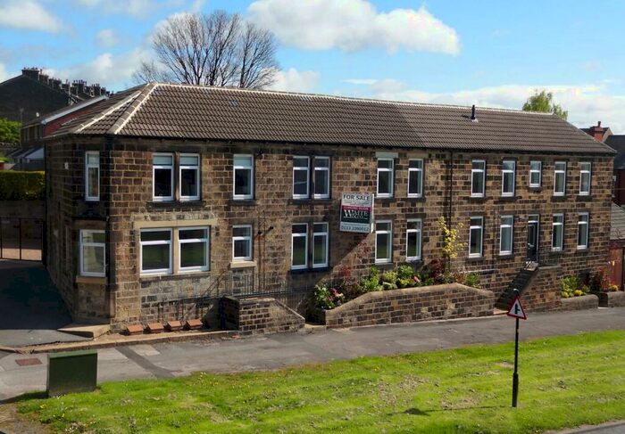 2 Bedroom Flat To Rent In Back Lane, Horsforth, Leeds, West Yorkshire, Uk, LS18