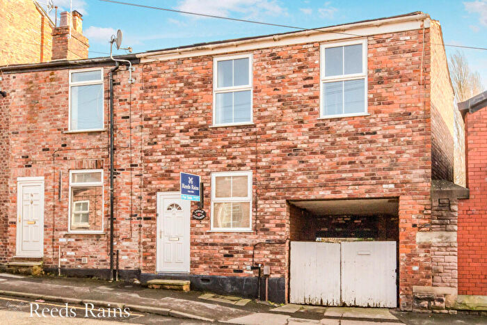 3 Bedroom End Of Terrace House For Sale In Bridge Street, Macclesfield, Cheshire, SK11
