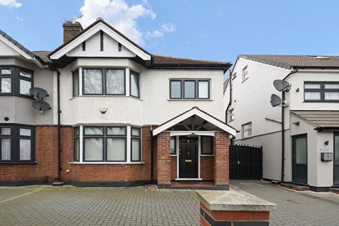 3 Bedroom Semi Detached House For Sale In Great West Road, Isleworth, TW7