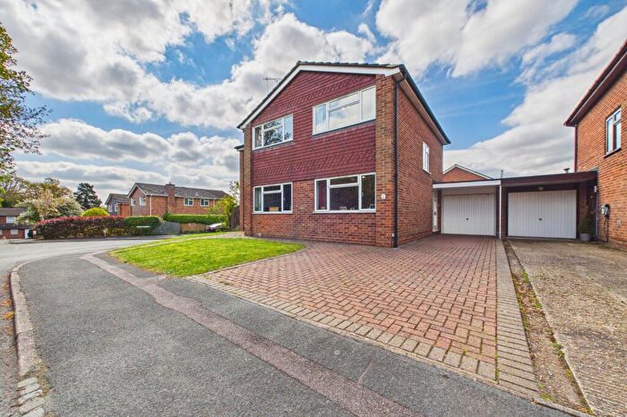 5 Bedroom Detached House For Sale In Perryhill Drive, Sandhurst, Berkshire, GU47