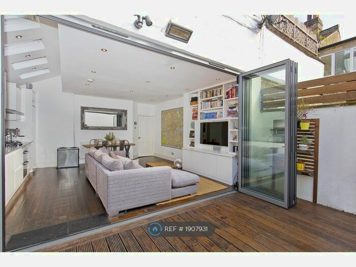 2 Bedroom Flat To Rent In Hazelbourne Road, London, SW12