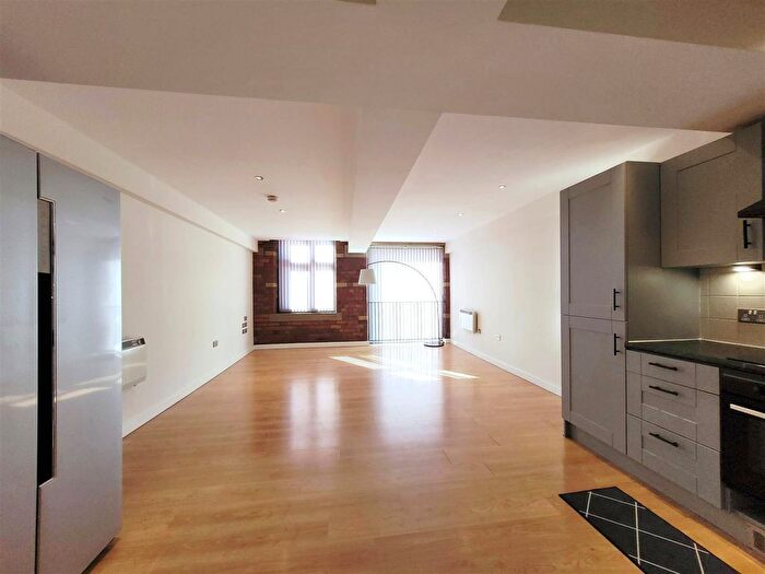 2 Bedroom Property To Rent In Colonial Buildings, Sunbridge Road, Bradford, BD1