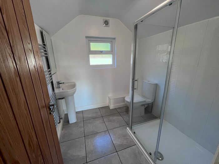 4 Bedroom Bungalow To Rent In Coombe Vale Road, Teignmouth, TQ14