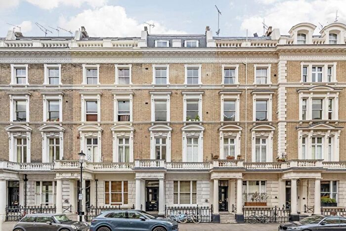 2 Bedroom Flat To Rent In Clanricarde Gardens, London, W2