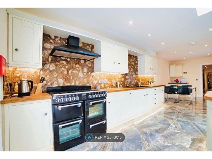 6 Bedroom Detached House To Rent In Clapham Road, Bedford, MK41