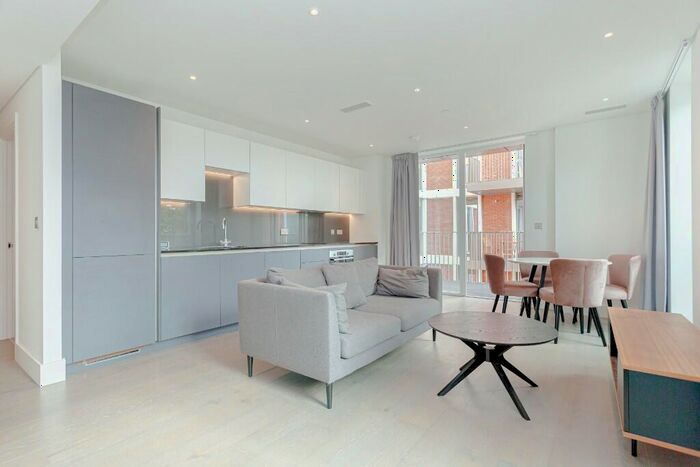 2 Bedroom Apartment To Rent In Gartons Way, London, SW11