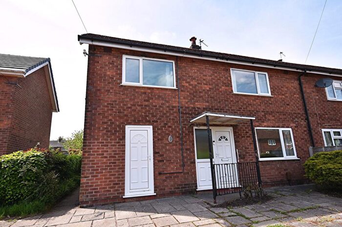 3 Bedroom Semi-Detached House For Sale In Chatsworth Avenue, Macclesfield, SK11