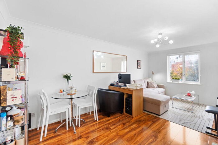 1 Bedroom Flat For Sale In Sopwith Way, Kingston Upon Thames, KT2