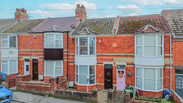 2 Bedroom Terraced House For Sale In Southview Road, Weymouth, DT4