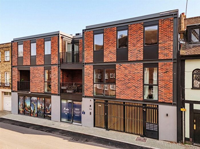 2 Bedroom Flat To Rent In Priests Bridge, East Sheen, London, SW14