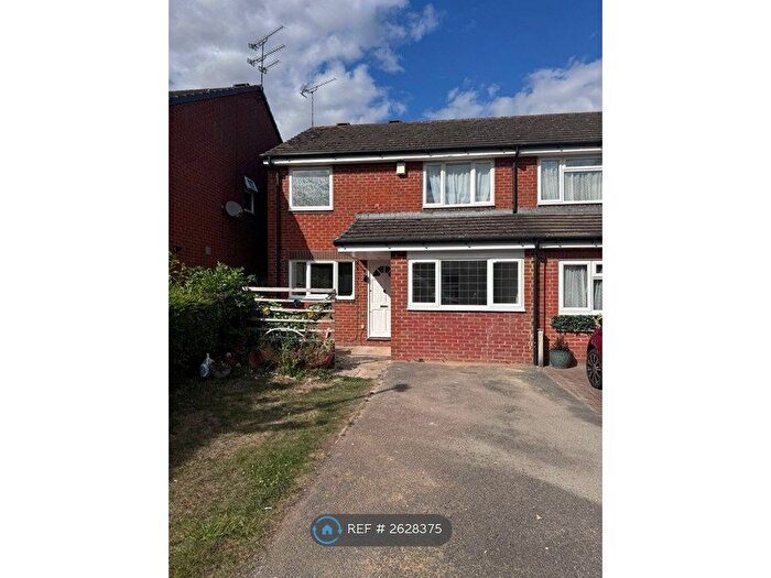 3 Bedroom Semi-Detached House To Rent In Whitwell Close, Luton, LU3