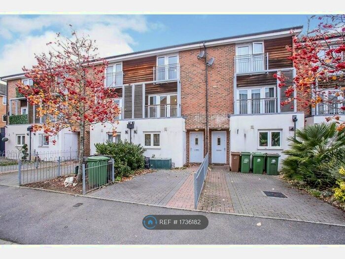 3 Bedroom Terraced House To Rent In Hengist Way, Wallington, SM6