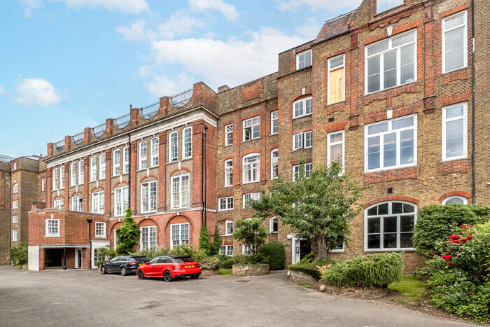 2 Bedroom Flat For Sale In Gathorne Street, London, E2