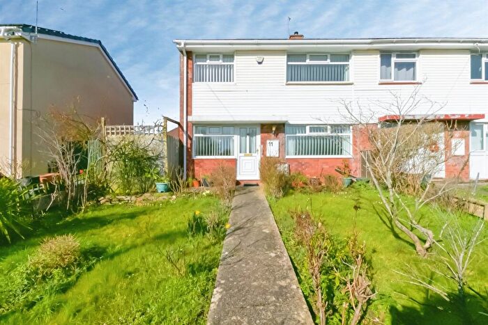 3 Bedroom End Of Terrace House For Sale In Westbury Close, Barry, CF63