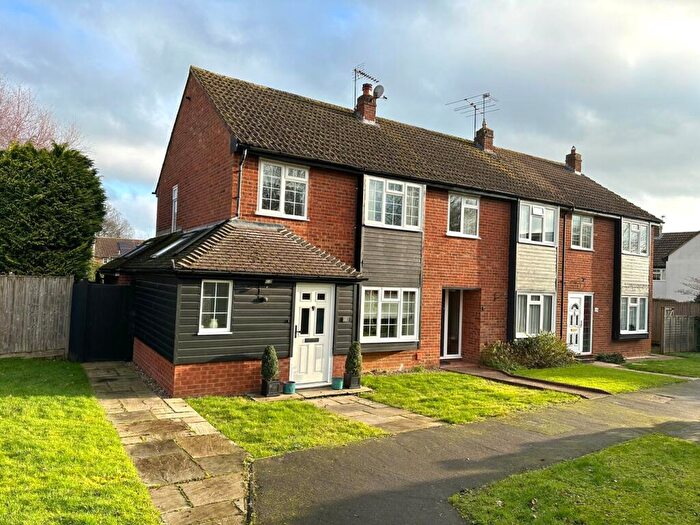 3 Bedroom Semi Detached House For Sale In Dinmore, Bovingdon, HP3