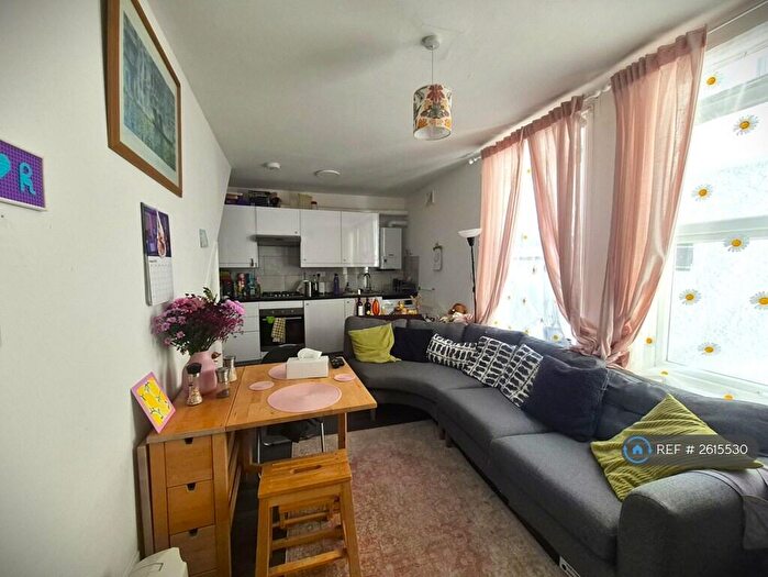 1 Bedroom Flat To Rent In Streatham Road, Mitcham, CR4