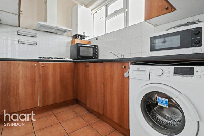 2 Bedroom Apartment To Rent In Commercial Road, Swindon, SN1