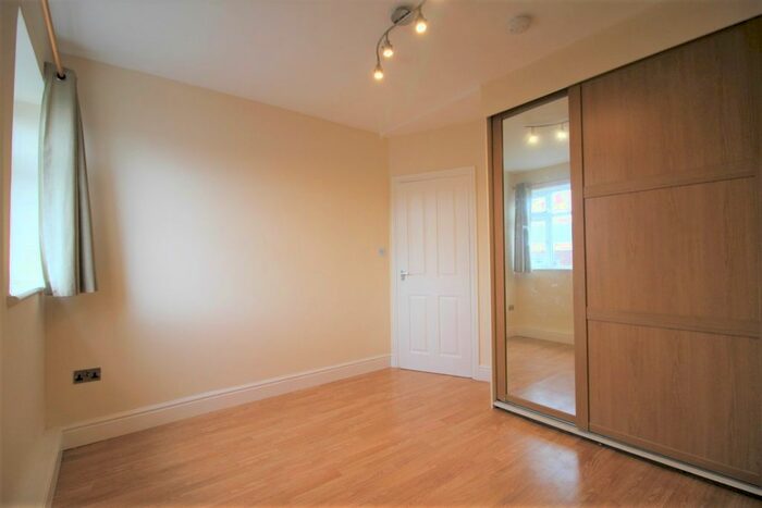 1 Bedroom Flat For Sale In High Street, Edgware, HA8