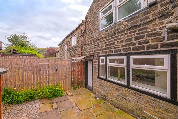 2 Bedroom End Of Terrace House For Sale In Walton Buildings, Halifax, HX3