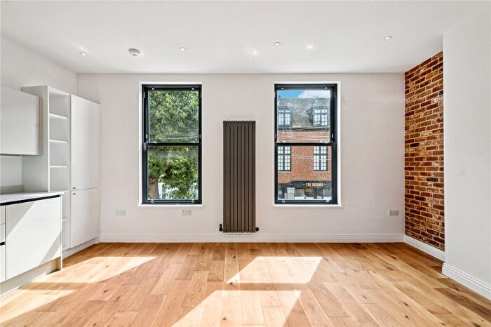 1 Bedroom Flat For Sale In Fernlea Road, SW12