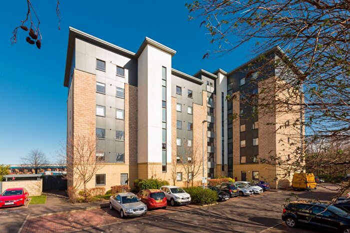 3 Bedroom Flat To Rent In Thorntreeside, Edinburgh, EH6