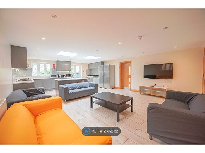 11 Bedroom Detached House To Rent In Wokingham Road, Reading, RG6