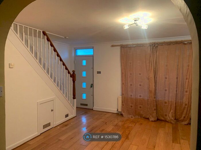 3 Bedroom End Of Terrace House To Rent In Portfield Close, Christchurch, BH23