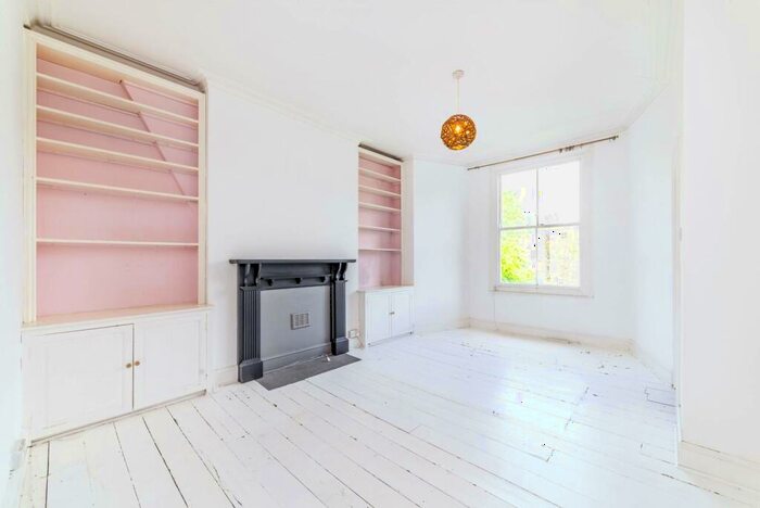 2 Bedroom Flat To Rent In St Augustines Road, Camden, London, NW1