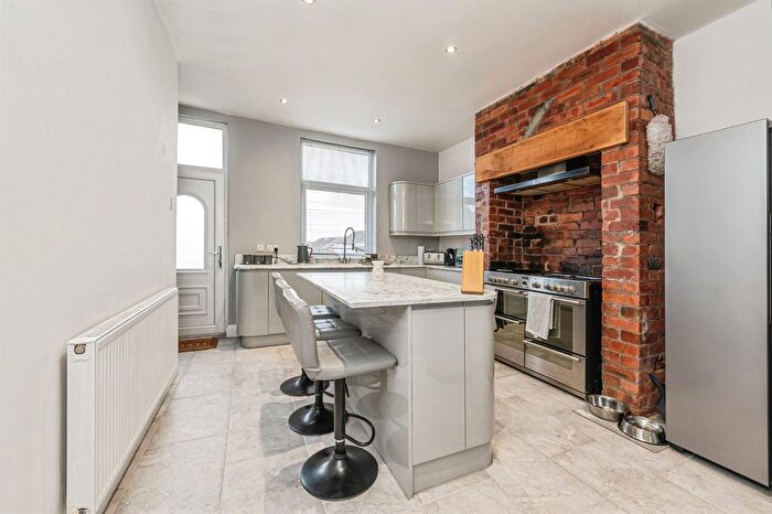 3 Bedroom End Terrace House For Sale In Coach Road, Wakefield, WF1