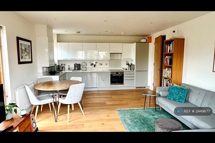 2 Bedroom Flat To Rent In Stoneway Walk, London, E3