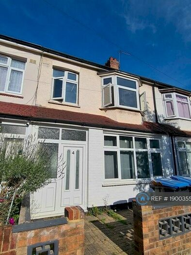 2 Bedroom Flat To Rent In Hester Road, London, N18