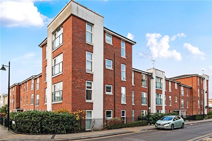 2 Bedroom Apartment For Sale In Samuel Street, London, SE15