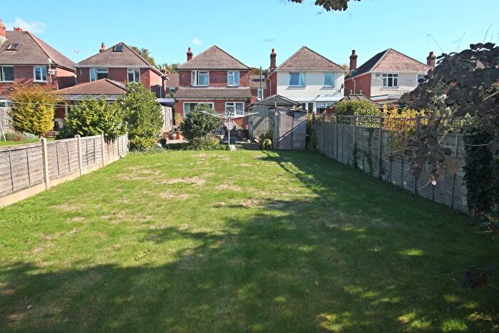 3 Bedroom Detached House For Sale In New Road, Netley Abbey, Southampton, SO31