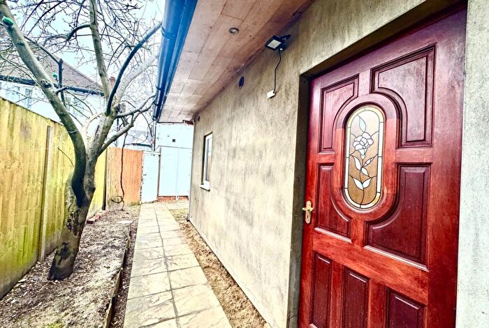 1 Bedroom Flat To Rent In Heathfield Gardens, London, NW11