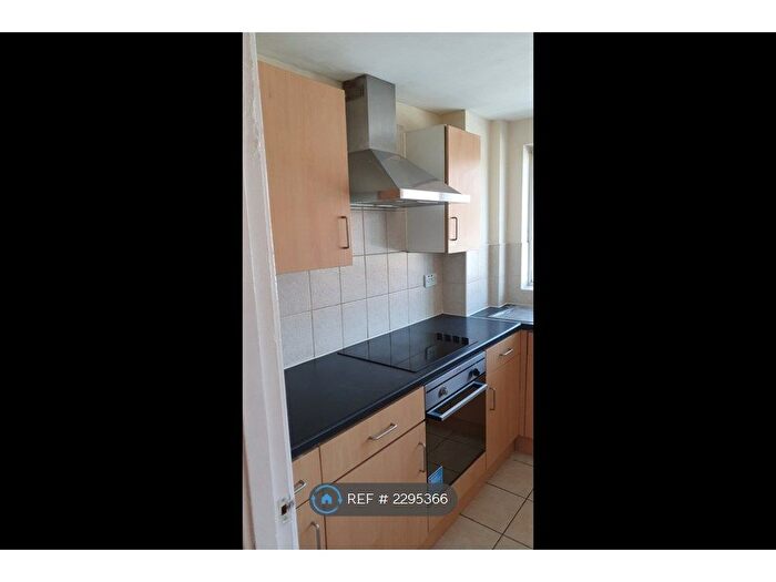 2 Bedroom Maisonette To Rent In Liskeard Road, Walsall, WS5