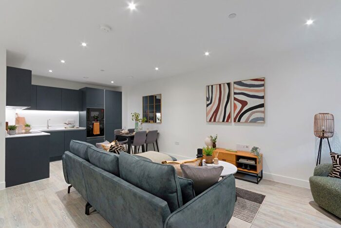 2 Bedroom Flat To Rent In Boyle Court, Lampton Parkside, Hounslow, Hounslow, TW3