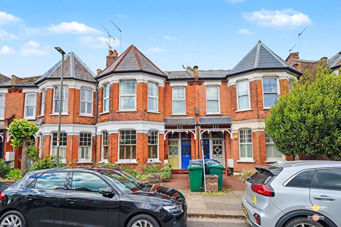 3 Bedroom Maisonette For Sale In A Sedgemere Avenue, East Finchley, London, N2