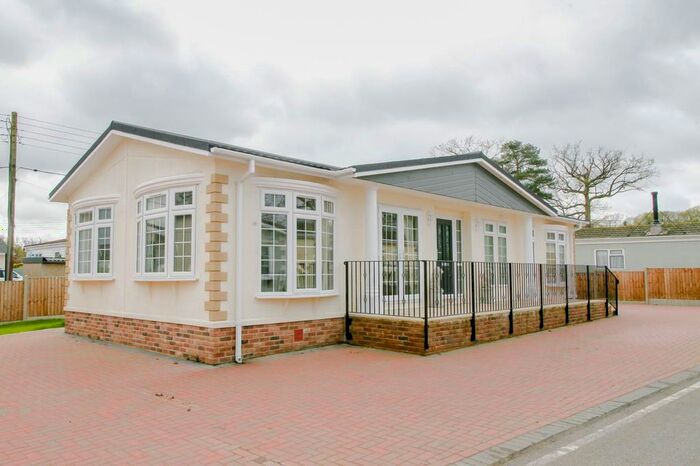 2 Bedroom Mobile/park Home For Sale In Woodlands Park, Biddenden, Ashford, TN27