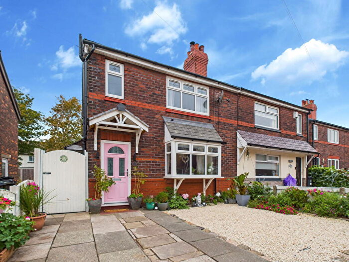 3 Bedroom Semi-Detached House For Sale In Taylor Avenue, Ormskirk, L39