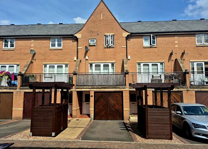 3 Bedroom Town House For Sale In Portland Close, Chesterfield, S41