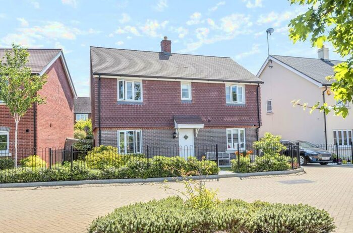 4 Bedroom Detached House To Rent In Ringley Road, Horsham, RH12