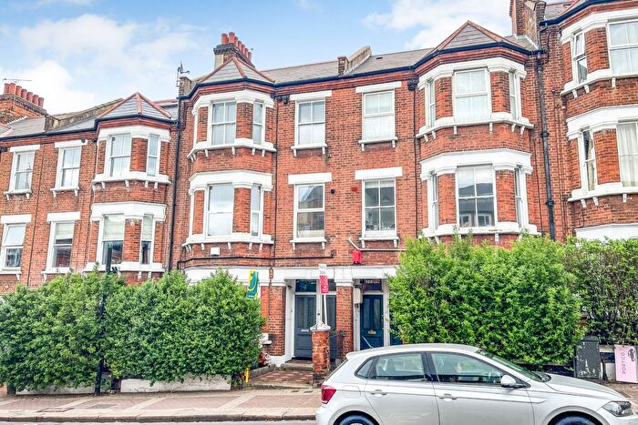 1 Bedroom Flat For Sale In Latchmere Road, London, SW11