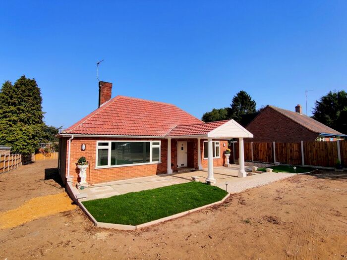4 Bedroom Bungalow To Rent In Fakenham Road, Taverham, Norwich, NR8