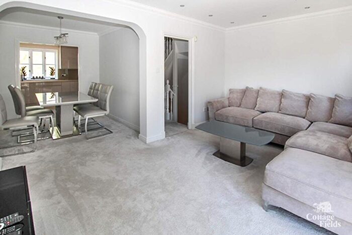 3 Bedroom Terraced House To Rent In Highlands Avenue, London, N21