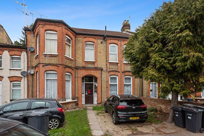1 Bedroom Flat To Rent In Valentines Road, Ilford, IG1