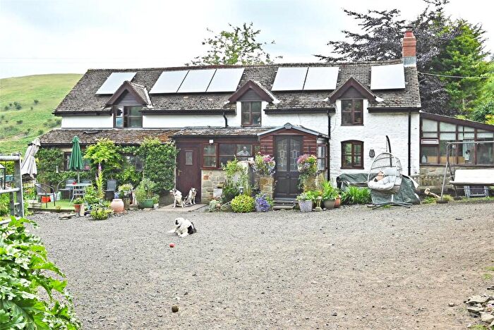3 Bedroom Detached House For Sale In Sunnybank, Cefnllys, Penybont, Llandrindod Wells, LD1