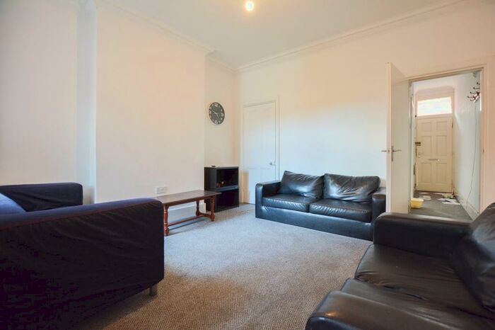 6 Bedroom Terraced House To Rent In Lytham Road, Leicester, LE2