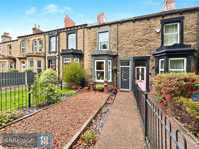3 Bedroom Terraced House For Sale In Park Road, Locke Park, S70