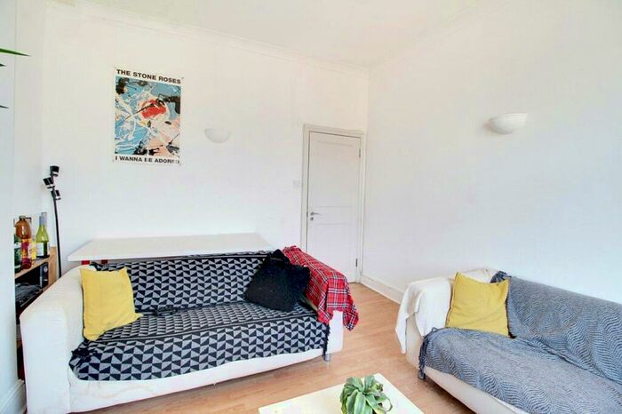 2 Bedroom Apartment To Rent In Somerfield Road, Finsbury Park, London, N4